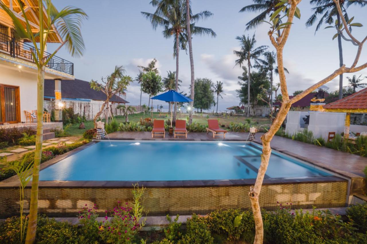 Pi Karya Beach Batununggul Exterior photo